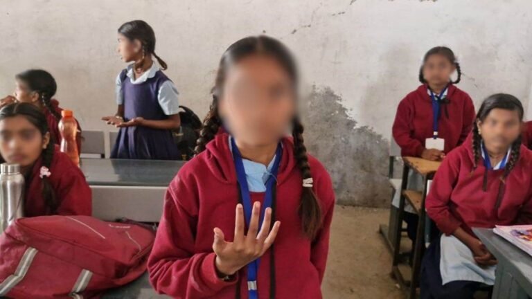 सिहोर में सरकारी शिक्षिका की बर्बरता, 6वीं कक्षा की बच्चियों को छड़ी से पीटा; एक छात्रा बेहोश