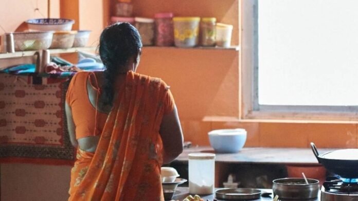 साहब अकेला पाकर पकड़ते थे, डबल मीनिंग बातें करते थे, सुकमा के सीएमएचओ पर महिला कर्मचारी के सनसनीखेज इल्ज़ाम