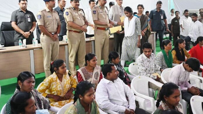 तेलंगाना पुलिस का बड़ा धमाका, 1 करोड़ 46 लाख के इनामी 41 माओवादियों ने किया सरेंडर