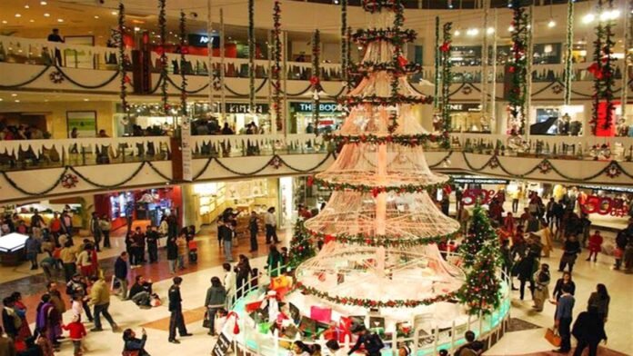 परिवार संग क्रिसमस मनाने का है प्लान? तो घूम लें दिल्ली की ये 5 जगहें, मिलेगा लाइट्स-फूड-म्यूजिक का फुल पैकेज