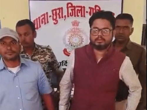 छत्तीसगढ़ के ‘मुन्नाभाई MBBS’, 15 साल में करोड़ों ठगे:PMT में दूसरे अभ्यर्थी को बिठाया, अब युवक को फंसाया; दोनों पर 10 से ज्यादा केस