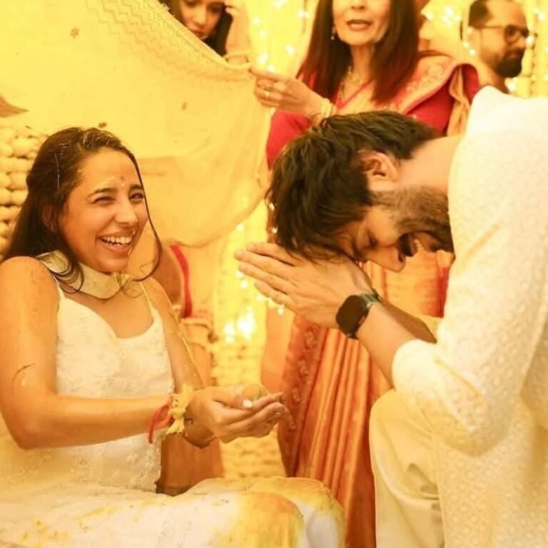 बहन के साथ जमकर थिरके बॉलीवुड एक्टर कार्तिक आर्यन:ग्वालियर में हल्दी रस्म में हुए शामिल, इमोशनल और मस्तीभरे अंदाज में दिखे