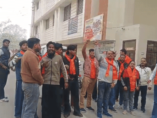 सलमान खान के ईद मुबारक गाने पर डांस से विवाद:अंबाला में स्टूडेंट्स ने मुस्लिम ड्रेस पहनकर परफॉर्मेंस दी, हिंदू संगठन का स्कूल में हंगामा