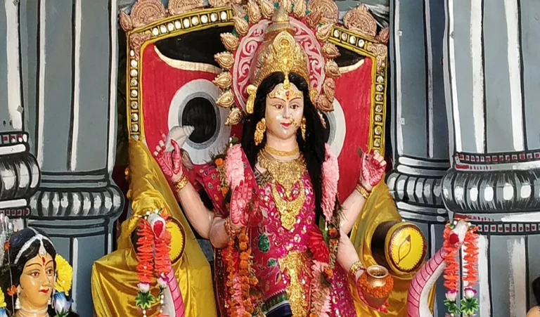 Astrology Tips: सपने में देवी दुर्गा के दर्शन होना इस बात का होता है संकेत, जानिए क्या कहता है स्वप्न शास्त्र