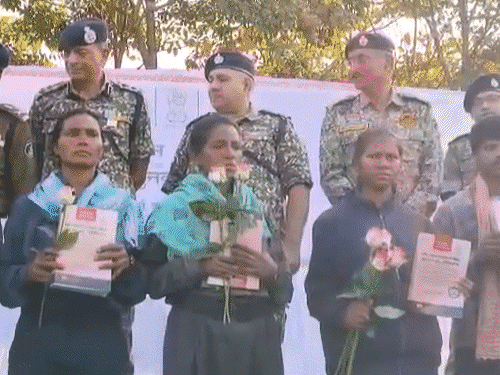 10 दिन में 33 नक्सलियों का सरेंडर, MMC जोन खत्म:मिलिंद का एनकाउंटर, रामधेर-अनंत और कबीर ने डाले हथियार, दीपक बाकी, पढ़िए कैसे बिखरा संगठन