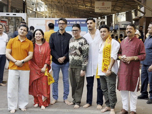 सनी देओल की ‘बॉर्डर 2’ का टीजर आज होगा लॉन्च:रिलीज से पहले भूषण कुमार और अहान शेट्टी ने सिद्धिविनायक मंदिर में लिया आशीर्वाद