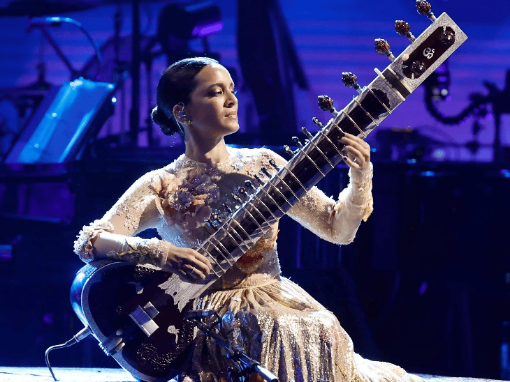 एयर इंडिया पर भड़कीं सितार वादक रवि शंकर की बेटी:सफर के बाद अनुष्का को थमाया टूटा हुआ सितार, दावा- जानबूझ कर तोड़ा;कई सेलेब्स ने की आलोचना