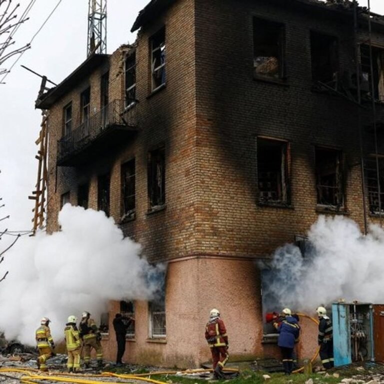 रूस ने यूक्रेन पर 700 हवाई हमले किए:जंग रोकने के लिए यूक्रेन-अमेरिका बातचीत बेनतीजा; फ्रांसीसी राष्ट्रपति बोले थे- धोखा दे सकता है अमेरिका