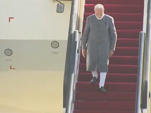 प्रधानमंत्री मोदी 7 साल बाद जॉर्डन पहुंचे:एयरपोर्ट पर PM जाफर ने स्वागत किया; किंग अब्दुल्ला से द्विपक्षीय बातचीत करेंगे