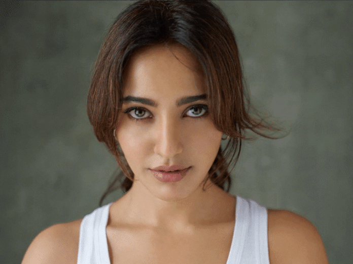 सट्टेबाजी केस- युवराज-सोनू सूद की संपत्ति जब्त:मनी लॉन्ड्रिंग से पैसे लेने का आरोप, ED ने कई सेलेब्स की 1000 करोड़ की प्रॉपर्टी सीज की