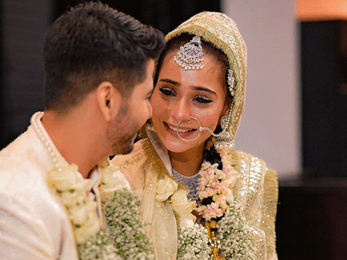 सारा खान ने हिंदू और मुस्लिम रीति-रिवाज से शादी की:लिखा- कबूल है से सात फेरे तक; कृष पाठक संग अक्टूबर में कोर्ट मैरिज की थी