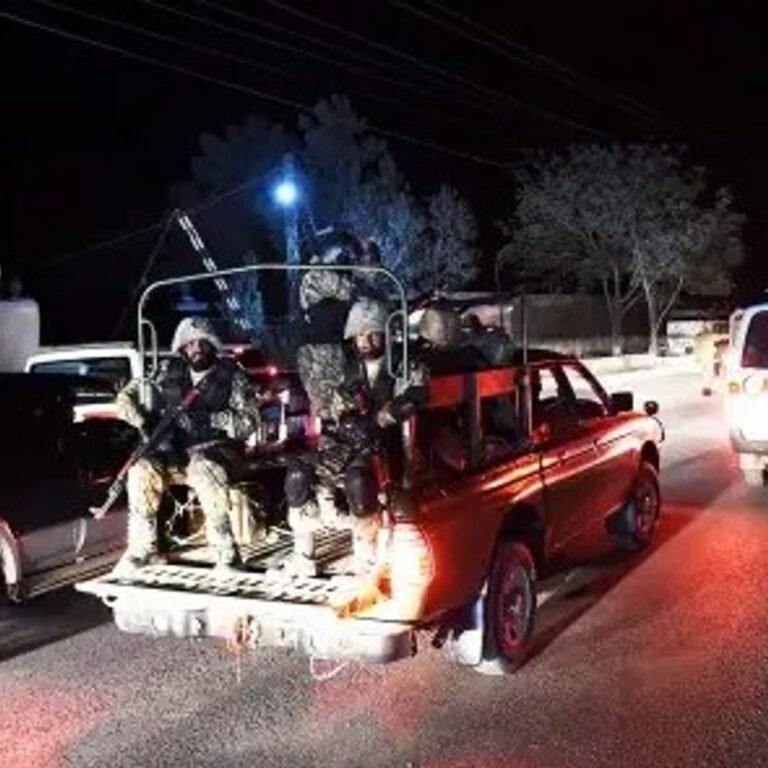 पाकिस्तान की फ्रंटियर कॉर्प्स हेडक्वार्टर पर आत्मघाती हमला:मेन गेट उड़ा 6 लड़ाके अंदर घुसे थे, 3 हमलावरों की मौत; PAK का दावा- BLA ने अटैक किया