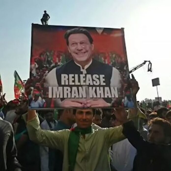 पाकिस्तान सराकर ने रावलपिंडी में धारा 144 लगाई:रैली-जुलूस निकालने पर रोक; प्रदर्शन की धमकी के बाद फैसला, इमरान से मिलने की मांग कर रही पार्टी