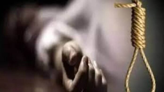 काल बना जुआ... 11 हजार की उधारी चुकाने की थी डेडलाइन, इंतजाम न होने पर सुरक्षाकर्मी ने चुन ली मौत