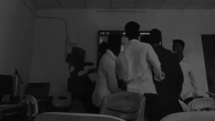 स्कूल के लैब में 'लूलिया का मांगेले' भोजपुरी गाने पर छात्रों ने किया डांस, वीडियो वायरल होने पर मचा हड़कंप