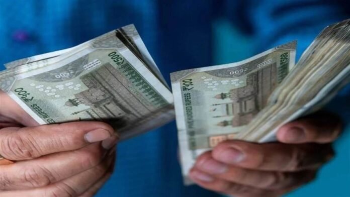 ग्वालियर स्वास्थ्य विभाग में 'अंधेरगर्दी', कलेक्टर का आदेश भी बेअसर, 11 महीने से एरियर को तरस रहे कर्मचारी; वेतन में भी बड़ा खेल