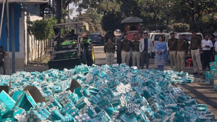 इंदौर में लाखों लीटर Expired Beer आबकारी विभाग ने किया नष्ट, Cans पर चलवाया बुलडोजर