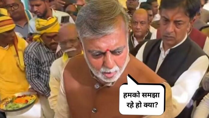 पंचायत भवन की भूमि को लेकर आदिवासी समाज और ग्रामीण विकास मंत्री में बहस, प्रहलाद पटेल बोले- हमको समझा रहे हो क्या? Video Viral