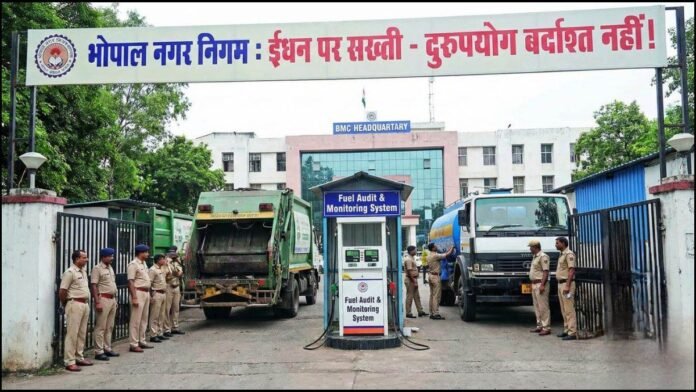 भोपाल नगर निगम में ईंधन पर सख्ती, सरकारी गाड़ियों के कोटे में भारी कटौती, बोलेरो-जीप को अब आधा ही मिलेगा तेल