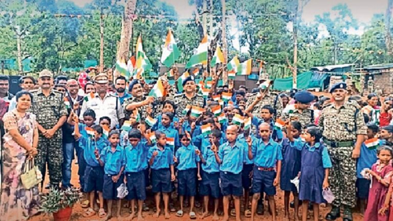 Republic Day 2026: चार दशक बाद माओवाद से मिली मुक्ति, बस्तर के 40 गांवों में पहली बार लहराया तिरंगा