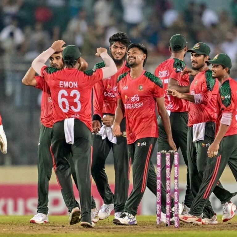 बांग्लादेशी क्रिकेटर्स का BCB डायरेक्टर को अल्टीमेटम:इस्तीफा दो, वरना सभी फॉर्मेट का बॉयकॉट करेंगे; बोर्ड ने कहा- खिलाड़ियों का अपमान बर्दाश्त नहीं, एक्शन होगा