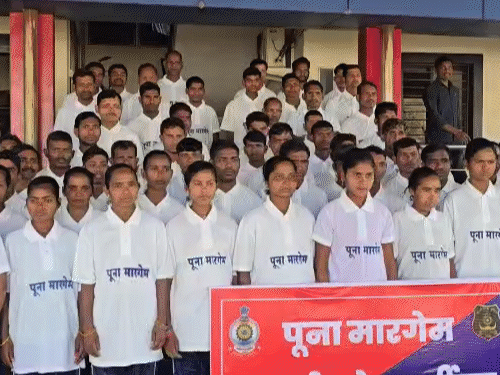 दंतेवाड़ा में 1.19 करोड़ के इनामी 63 नक्सलियों का सरेंडर:इनमें DVCM-ACM रैंक के नक्सली शामिल, इन पर एंबुश लगाना, रेकी करने जैसे कई आरोप