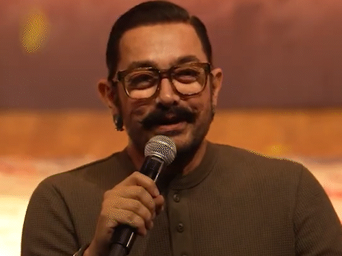 'देली बेली' फैन मीट में आमिर ने सुनाया मजेदार किस्सा:बोले- पहला कट देख पुलिस वाले ने मुझसे कहा 25 साल की इज्जत गंवा देंगे