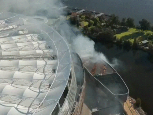 पर्थ के ऑप्टस स्टेडियम में आग लगी:पर्थ स्कॉर्चर्स और सिडनी सिक्सर्स में BBL मैच चल रहा था, कोई हताहत नहीं