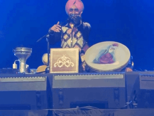 सिंगर सरताज बोले- एक्ट्रेस सोनम बाजवा ग्रेसफुल लेडी:पंजाबी बोली डालकर कहा- तेनूं बणा लूं साली; न्यूईयर परफॉर्मेंस पर विवाद हुआ था