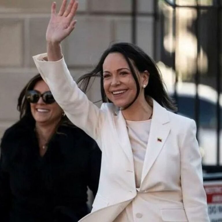 वेनेजुएलाई नेता ने अपना नोबेल शांति पुरस्कार ट्रम्प को दिया:मचाडो बोलीं- राष्ट्रपति पर भरोसा कर रहे; ट्रम्प ने नोबेल विजेता को समर्थन नहीं दिया