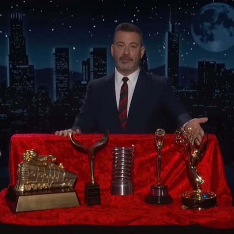 अमेरिकी कॉमेडियन ने ट्रम्प का मजाक उड़ाया:कहा- अप्रवासियों की गिरफ्तारी रोके अपने अवॉर्ड दूंगा; व्हाइट हाउस बोला- अपने पास रखो, नौकरी जाने पर गिरवी रखना