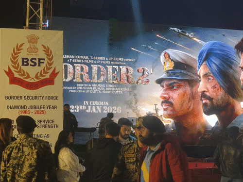 भारत–पाक बॉर्डर के पास बॉर्डर 2 का गीत हुआ लॉन्च:जैसलमेर में जवानों के बीच ‘घर कब आओगे’ रिलीज, सनी देओल-वरुण धवन रहे मौजूद