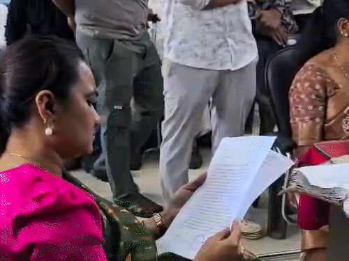 सर्राफा-व्यापारी बोले-दंतेवाड़ा BJP जिला-अध्यक्ष ने घर बुलाकर की मारपीट:गाली-गलौज कर मारी लात, 10 महीने से किराया नहीं दिए,होटल में लड़की लेकर जाते थे