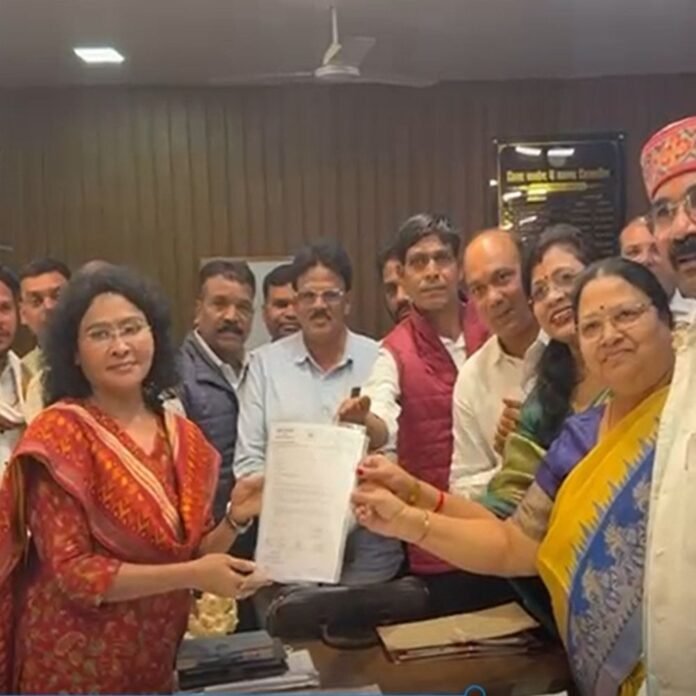 धान खरीदी में अव्यवस्था...बालोद विधायकों ने कलेक्टर से की मुलाकात:MLA निषाद ने कहा-घर-घर स्टॉक जांच करना, किसानों का अपमान है, आंदोलन की दी चेतावनी