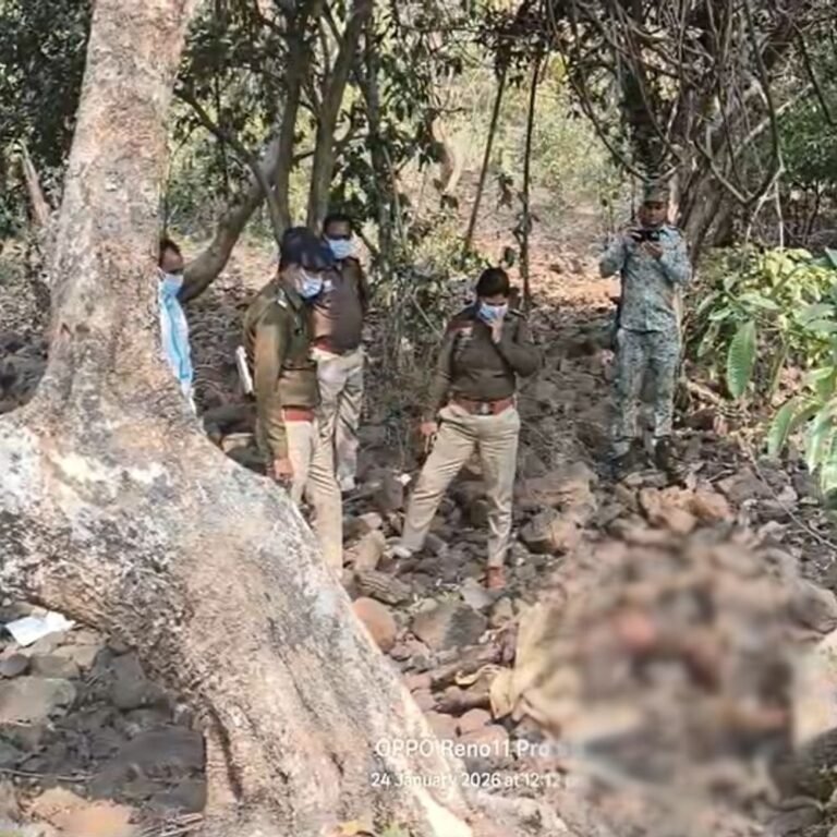 बालोद के जंगल में मिली महिला की एक-सप्ताह पुरानी लाश:हाथ के टैटू से हुई पहचान,हत्या की आशंका;10 साल से मायके में रह रही थी