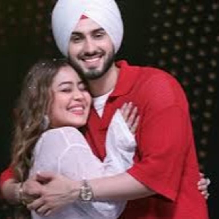 तलाक की खबरों पर नेहा कक्कड़ ने तोड़ी चुप्पी:कहा- मेरे पति और परिवार को इसमें मत घसीटो, एक दिन पहले रिश्तों से ब्रेक लेने की बात कही थी