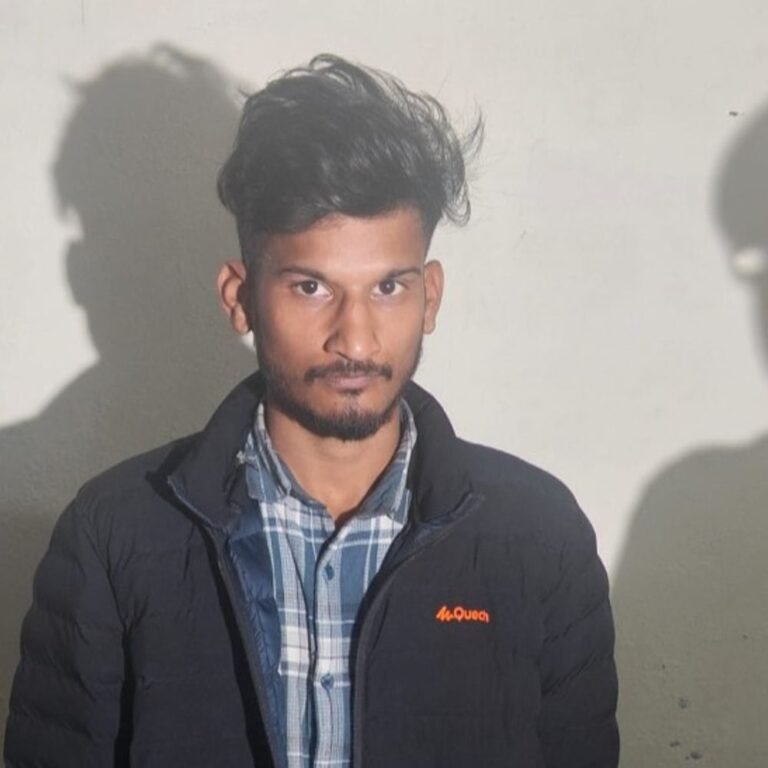 रायपुर के सुनसान कॉलोनियों में चोरी करने वाला चोर पकड़ाया:4 घरों में दिया वारदात को अंजाम, आरोपी से 4 लाख का माल बरामद