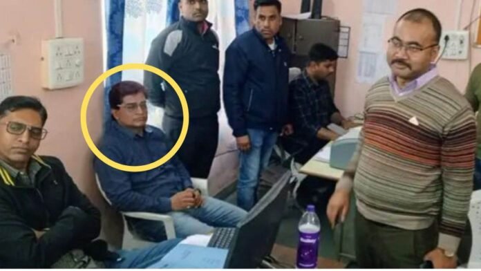 NHM डाटा मैनेजर ₹50,000 रिश्वत लेते गिरफ्तार, छिंदवाड़ा में लोकायुक्त की बड़ी कार्रवाई, CMHO ऑफिस में रंगे हाथों पकड़ा