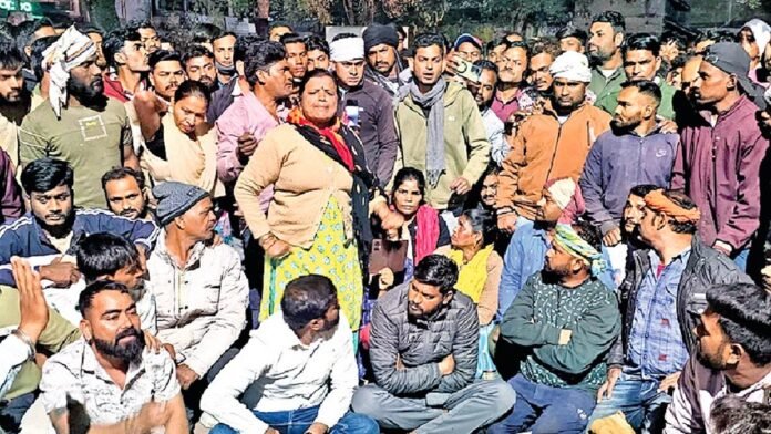 जबलपुर के बरगी में प्रशासन की कार्रवाई के बीच सदमे में दुकानदार की मौत, लोगों ने किया प्रदर्शन