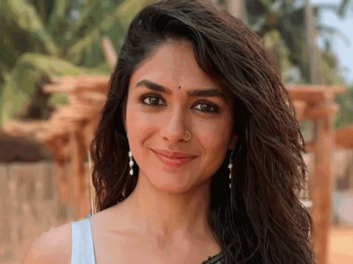 मृणाल ठाकुर ने अल्लू अर्जुन को भेजा बुके:‘पुष्पा 2’ के लिए अवॉर्ड मिलने पर दी बधाई; एक्टर बोले- कभी साथ काम करेंगे