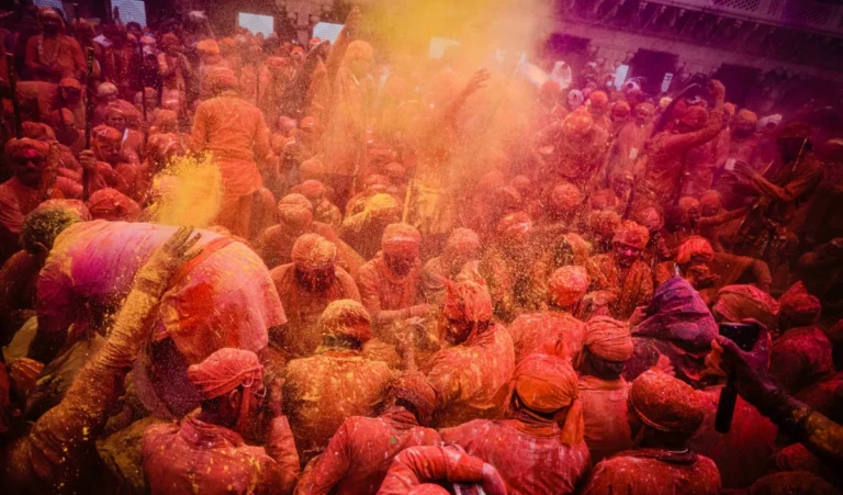 Braj Holi 2026: पूरे 40 दिन मचेगा धमाल! जानें कब है बरसाना की लट्ठमार होली और वृंदावन की फूलों वाली होली?