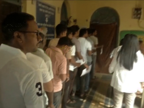 CGPSC प्रीलिम्स... ऑकड़ों और फैक्ट्स ने उलझाया:मॉडरेट से टफ लेवल का रहा एग्जाम, कटऑफ गिर सकता है; रायपुर में 4500+ पेपर देने ही नहीं पहुंचे