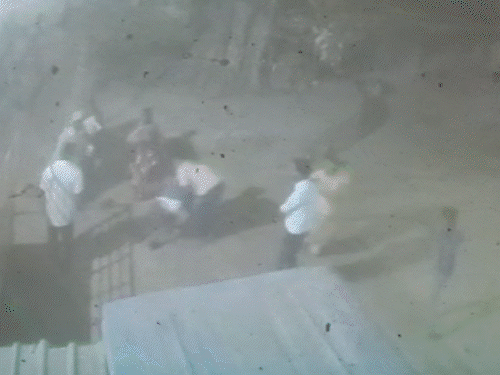 दुल्हन के भाई को चाकू गोदकर मार डाला, LIVE VIDEO:धमतरी चौथिया आया था, डांस के दौरान हुई धक्कामुक्की, बैंड वालों ने दौड़ा-दौड़ाकर पीटा