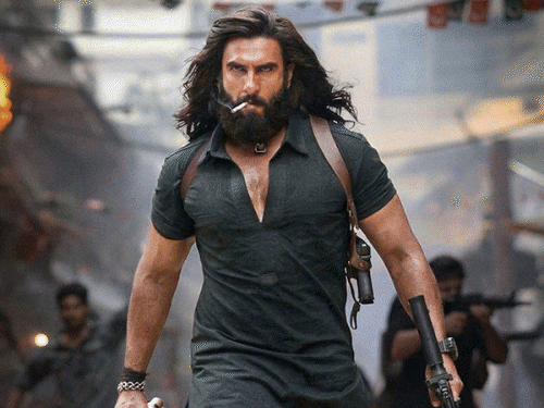 रणवीर सिंह को मिली धमकी के मामले में एक्शन:लॉरेंस गैंग के सदस्य के खिलाफ लुक आउट नोटिस जारी, एक्टर से ₹20 करोड़ मांगे थे