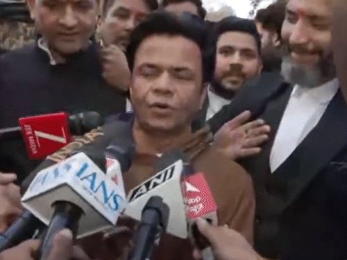 अंतरिम जमानत के बाद जेल से बाहर आए राजपाल यादव:एक्टर बोले- आरोपों का जवाब देने को तैयार हूं