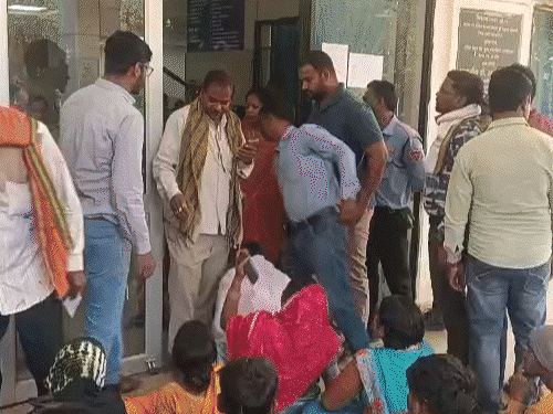 मां बोली-इंजेक्शन लगाते ही कोमा में गई बेटी, मौत:सर्दी-खांसी की शिकायत पर लाई गई थी अस्पताल, कहा-नर्स-डॉक्टर से व्हाट्सऐप पर काउंसलिंग कर रहे थे