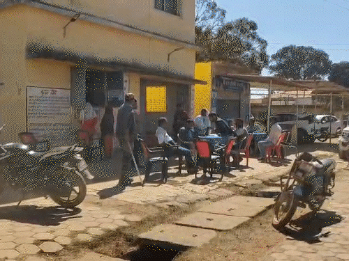 SDM-नायब तहसीलदार ने की मारपीट, ग्रामीण की मौत:बलरामपुर में अवैध उत्खनन की जांच करने पहुंची थी टीम, 2 घायल अस्पताल में भर्ती