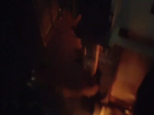 गरियाबंद में दो पक्षों में झड़प, घरों में लगाई आग:पथराव में पुलिसकर्मी घायल, हमलावरों ने 3-4 वाहनों को फूंका, गांव छावनी में तब्दील