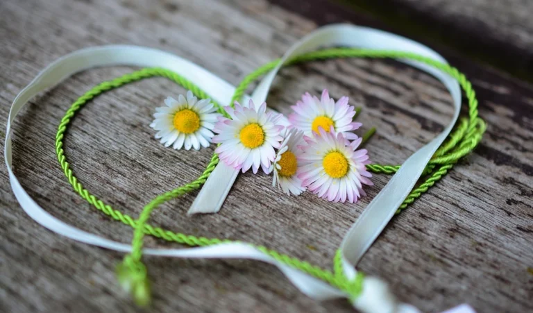 Love Horoscope For 21 February 2026 | मेष राशि में चंद्रमा का प्रवेश, इन 5 राशियों के जीवन में बरसेगा प्यार!