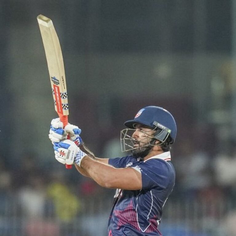 टी-20 वर्ल्डकप- अमेरिका ने पहला विकेट गंवाया:शयन जहांगीर 20 रन बनाकर आउट, नीदरलैंड के काइल क्लीन ने बोल्ड किया